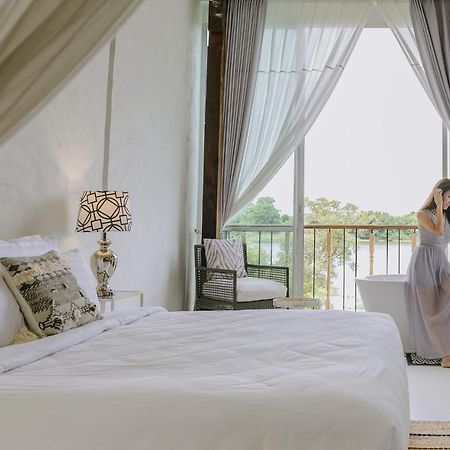 White Wall Riverfront Hotel Kamphaeng Phet Exterior foto