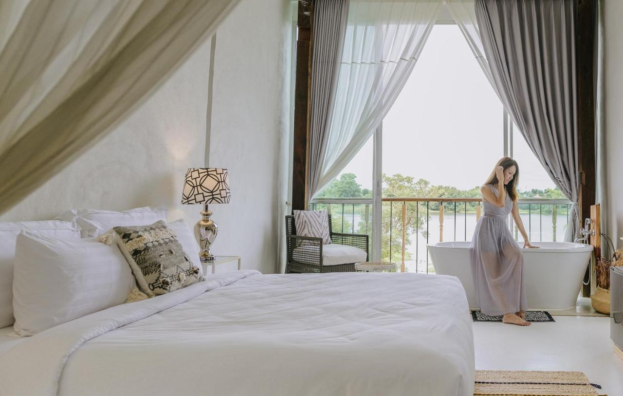 White Wall Riverfront Hotel Kamphaeng Phet Exterior foto